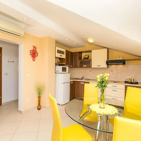 With Parking Space - 6923 דירה פורץ