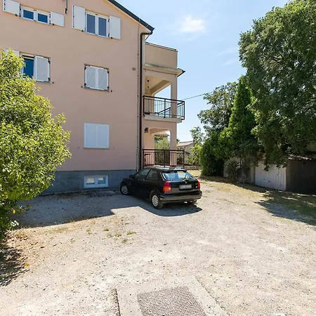 With Parking Space - 6923 Пореч